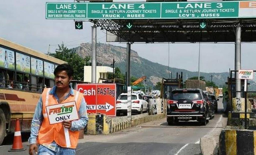 தமிழகத்தில் திடீரென உயர்ந்த சுங்கச்சாவடி கட்டணம் : வாகன ஓட்டிகள் மேல் அடுத்த சுமையை ஏற்றிய மோடி அரசு !