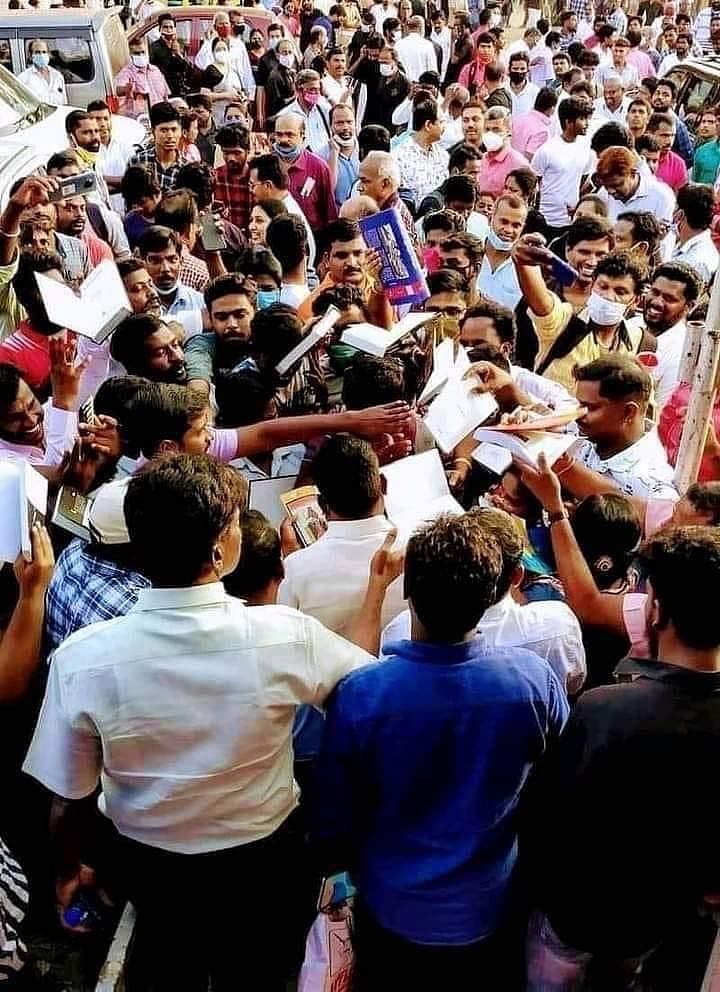 வாயைக் கொடுத்து வாங்கிக் கட்டிக்கொண்ட அன்புமணி : #istandwiththiruma வழியே திரளும் கற்றுணர்ந்த மக்கள் !