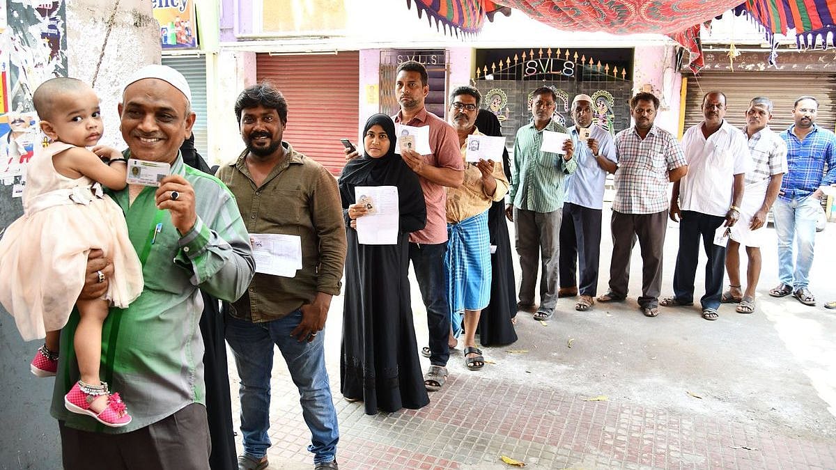 தமிழக தேர்தல் விறுவிறு: ஆர்வத்துடன் வாக்களிக்கும் மக்கள்; முன்னிலையில் விருதுநகர் - மதியம் 1 மணி நிலவரம்!