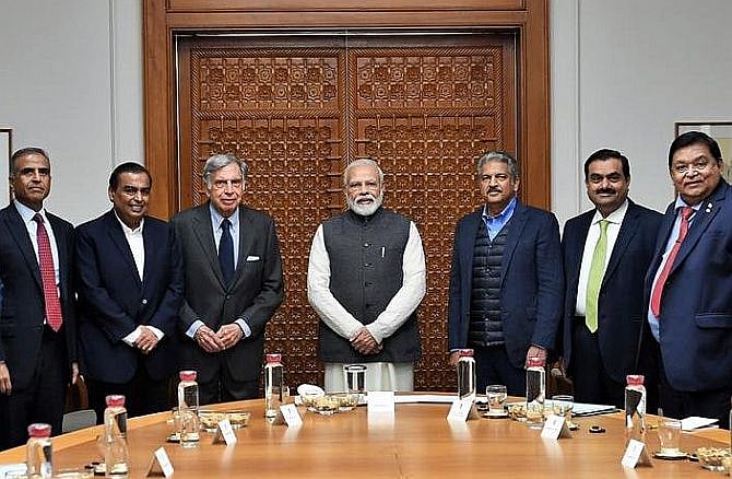 கொரோனாவில் கூட அம்பானி, அதானி கொள்ளைக்கு வழிவகுத்த குஜராத் மாடல்... அம்பலமான பா.ஜ.கவின் ஊழல் பின்னணி!