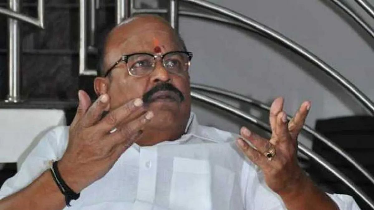 அப்பா வேட்பாளர்.. மகன் போலிஸால் தேடப்படுபவர் : மக்களை கொந்தளிக்க வைக்கும் பொள்ளாச்சி அதிமுக விவகாரம்!