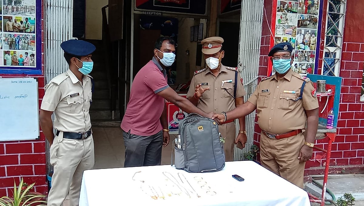 ₹10 லட்சம் நகையை சென்னை ரயிலில் தவறவிட்ட இளைஞர்: வாழ்நாள் சேமிப்பை மீட்ட RPFக்கு குமரி பயணி நன்றி!