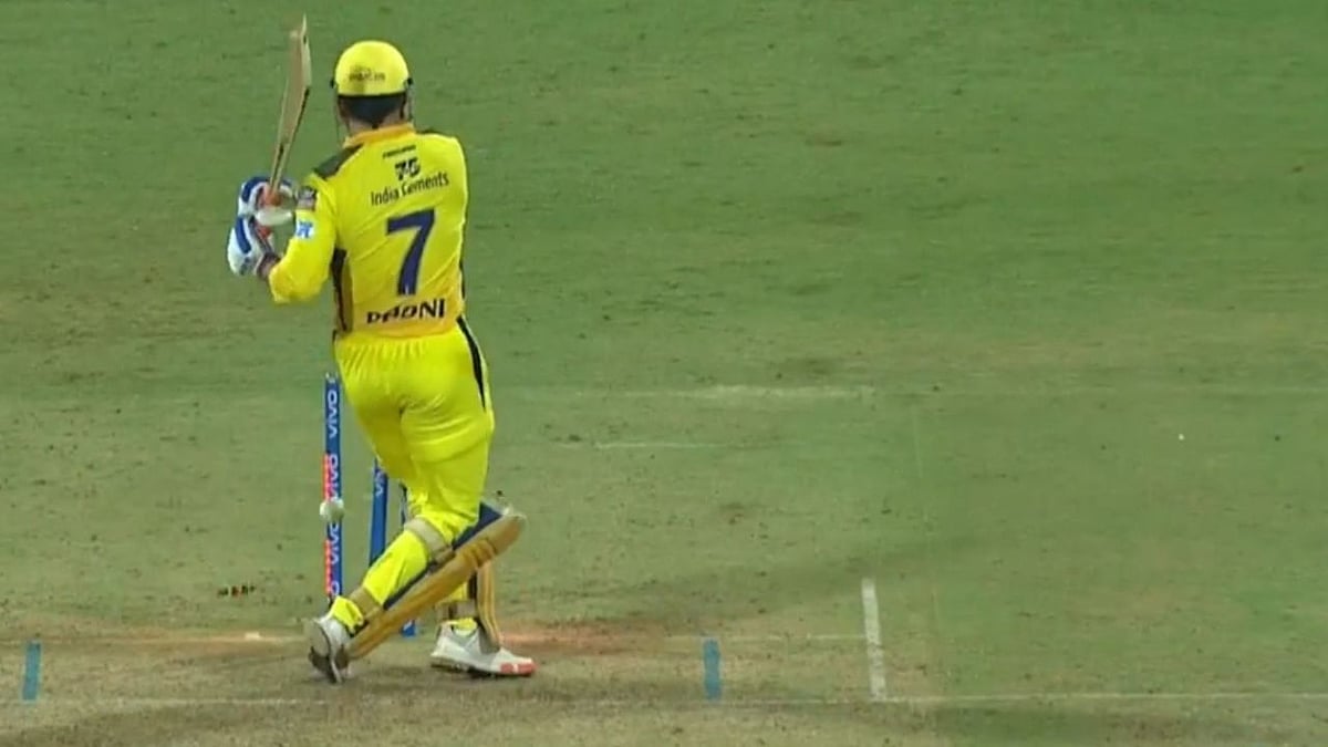 எடுத்ததும் டக் அவுட்; 12லட்சம் அபராதம் - முதல் போட்டியிலேயே சொதப்பி மோசமான சாதனை படைத்த கூல் கேப்டன் தோனி