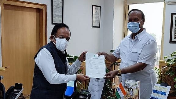 தமிழகத்தை காத்திட 10 கோடி தடுப்பூசிகளை உடனே வழங்கிட வேண்டும்: மத்திய அமைச்சருக்கு டி.ஆர்.பாலு வேண்டுகோள்!