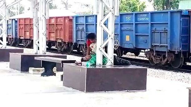 கொரோனா அச்சத்தால் யாரும் உதவ முன்வரவில்லை... மனைவியின் கண்முன்னே உயிரிழந்த கணவர் - ஆந்திராவில் சோகம்!