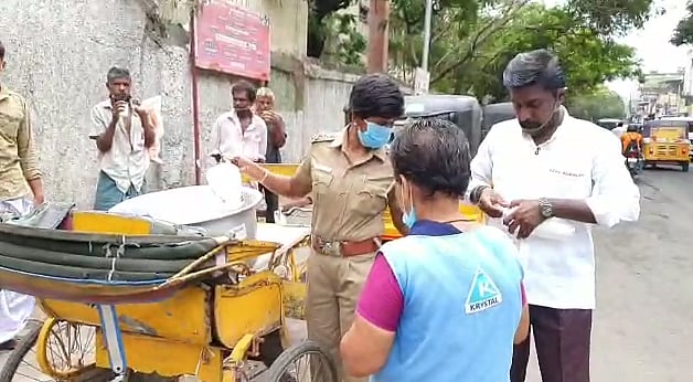 அரசு மருத்துவமனைகளில் நோயாளிகளுக்கு அரிசி கஞ்சி வழங்கும் பெண் காவல் ஆய்வாளர்.. குவியும் பாராட்டு!