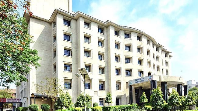 ஒரு மணிநேரம் ஆக்சிஜன் தாமதமானதால் 8 கொரோனா நோயாளிகள் உயிரிழப்பு... டெல்லி மருத்துமனையில் ஏற்பட்ட சோகம்!