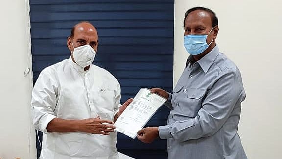 “காணாமல் போன தமிழக மீனவர்களை உடனடியாக மீட்டுத்தர வேண்டும்”: ராஜ்நாத் சிங்-கிடம் டி.ஆர்.பாலு வலியுறுத்தல்!