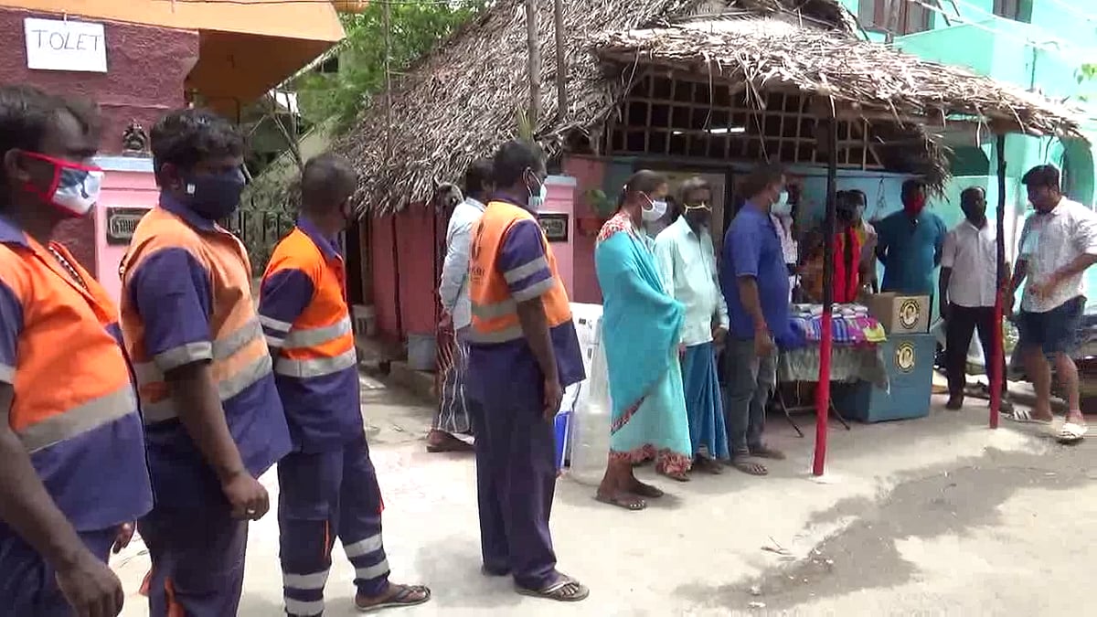 தி.மு.க சார்பில் தூய்மை பணியாளர்களுக்கு உணவு விநியோகம்: ஒன்றிணைவோம் வா 2.O விறுவிறு!