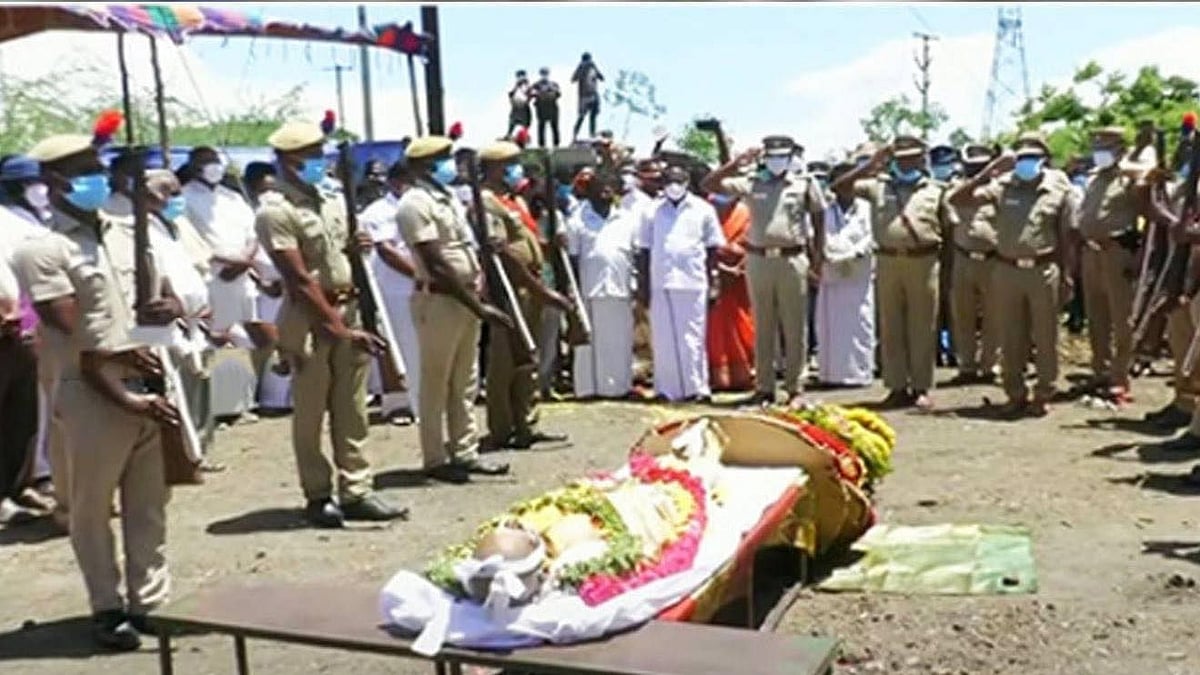 முதல் முறையாக எழுத்தாளருக்கு அரசு மரியாதை.. 30 குண்டுகள் முழங்க அரசு மரியாதையுடன் விடைபெற்றார் கி.ரா!