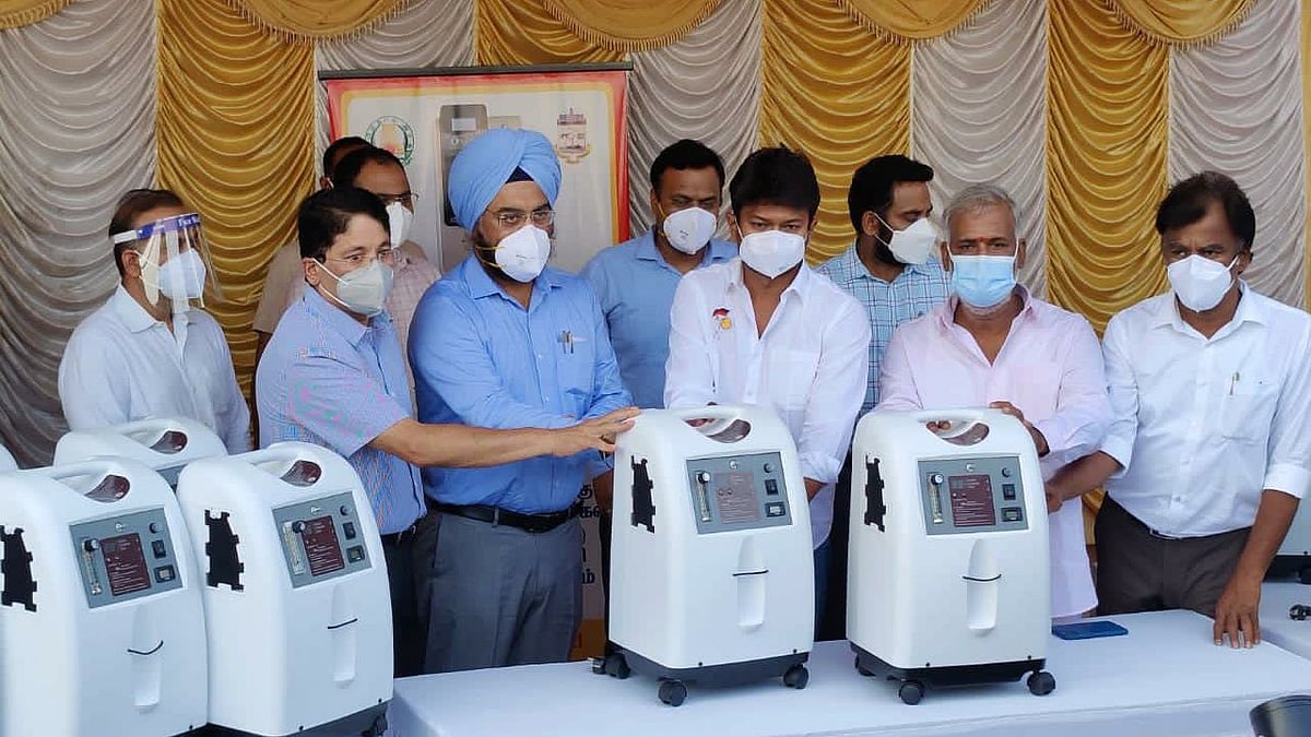 சென்னை மாநகராட்சிக்கு 80 ஆக்சிஜன் செறிவூட்டிகளை வழங்கிய தி.மு.க எம்.பி., எம்.எல்.ஏக்கள்!