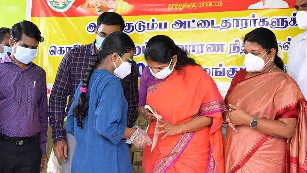 “என்னைப் போல இன்னொரு குழந்தை தந்தையை இழக்கக்கூடாது” - நிவாரண நிதி அளித்த சிறுமி : கனிமொழி MP நெகிழ்ச்சி!