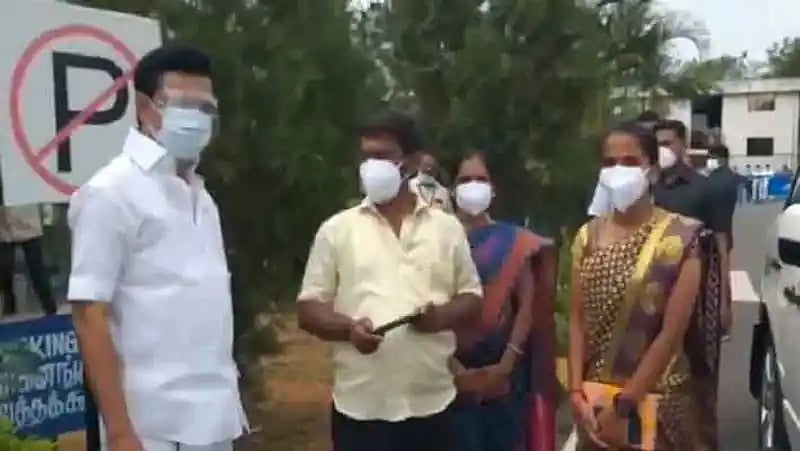 “யாருமே உதவ முன்வராத நிலையில் உதவிய இளம்பெண்” - நெகிழ்ந்துபோய் பாராட்டிய முதலமைச்சர் மு.க.ஸ்டாலின்!