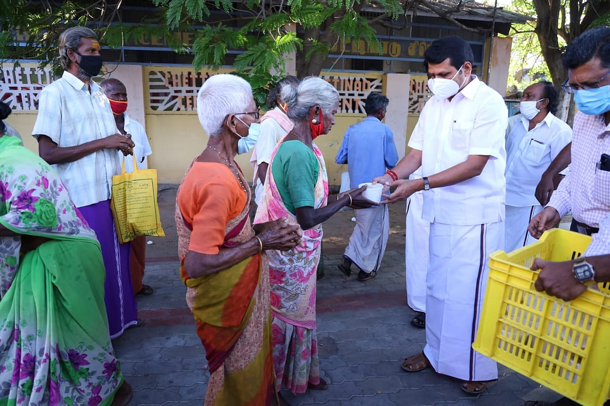 ஃபோன் செய்தால் போதும்; உணவு தேடி வரும்; ஆதரவற்றோருக்காக ‘தளபதி கிச்சன்’ - அமைச்சர் செந்தில் பாலாஜி ட்வீட்