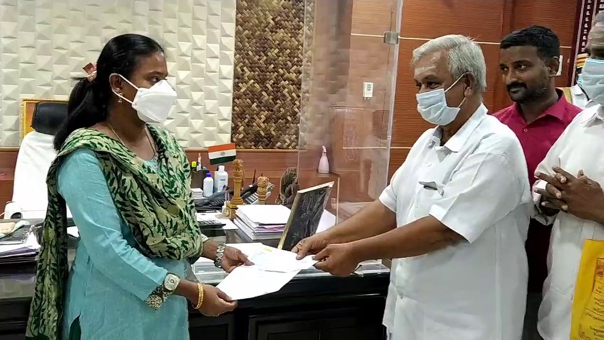 45 ஆண்டு கால சிறு சேமிப்பை முதல்வரின் கொரோனா நிவாரண நிதிக்கு வழங்கிய முதியவர்; காஞ்சியில் நெகிழ்ச்சி !