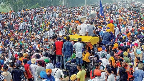 விவசாயிகள் போராட்டத்திற்கு ஆதரவு: வீடுகளில் கருப்பு கொடி ஏற்றுங்கள் - திமுக உள்ளிட்ட கட்சிகள் வேண்டுகோள்!