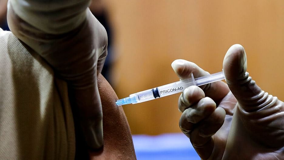 “பணம் இல்லாததால் குறைந்த அளவே தடுப்பூசி பயன்படுத்தும் ஏழை நாடுகள்” - WHO இயக்குநர் கவலை!