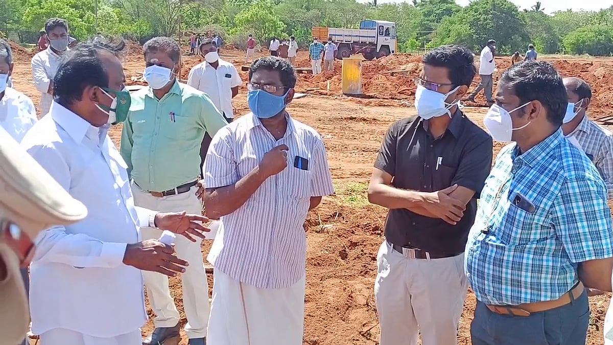 ஈரோட்டில் ₹7.5 கோடி மதிப்பில்  400 O2 படுக்கைகள்: புதிய கட்டுமான பணியை தொடக்கி வைத்த அமைச்சர் முத்துசாமி!