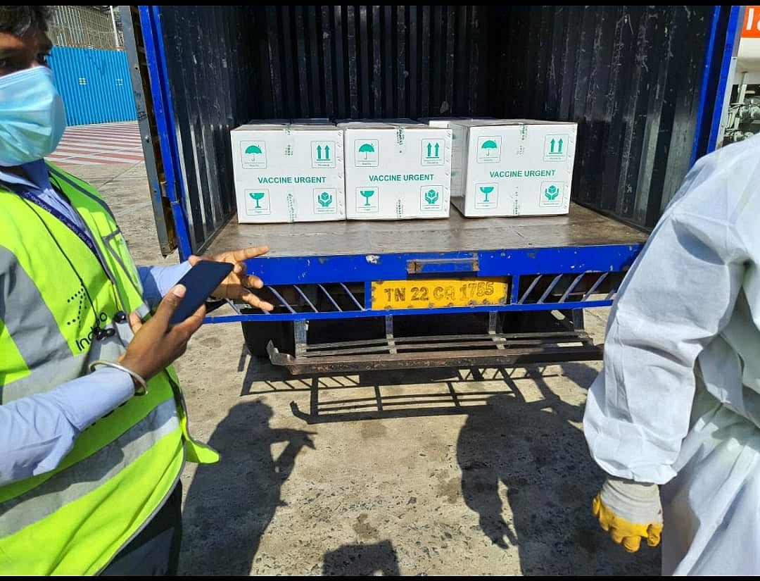 சென்னை வந்தது 1.72 லட்சம் டோஸ் கொரோனா தடுப்பூசிகள்: நாளை முதல் 18+ வயதினருக்கு தடுப்பூசி திட்டம் தொடக்கம்