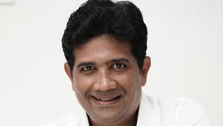 கொரோனா நிவாரண பணத்தை கொள்ளையடிக்க முயன்ற அ.தி.மு.க நிர்வாகி : மீட்டெடுத்த தி.மு.க MLA - மக்கள் பாராட்டு!