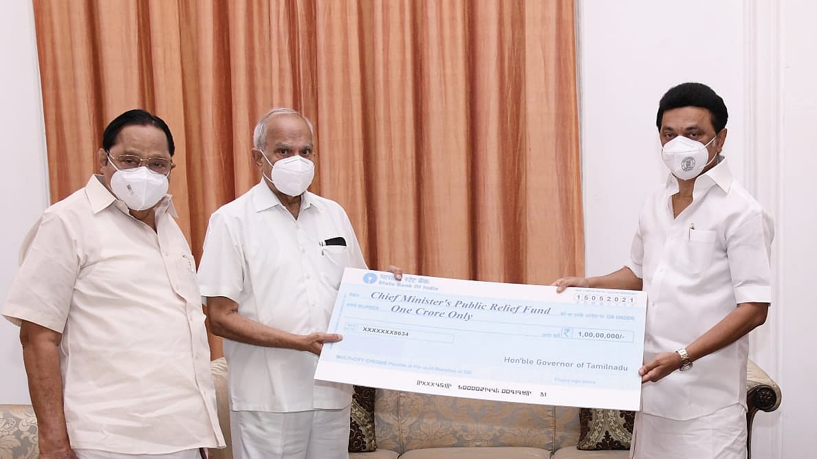 முதல்வரின் பொது நிவாரண நிதிக்கு ரூ.1 கோடி வழங்கிய ஆளுநர்- தாராளமாக பங்களிக்குமாறு மக்களுக்கு வேண்டுகோள்!