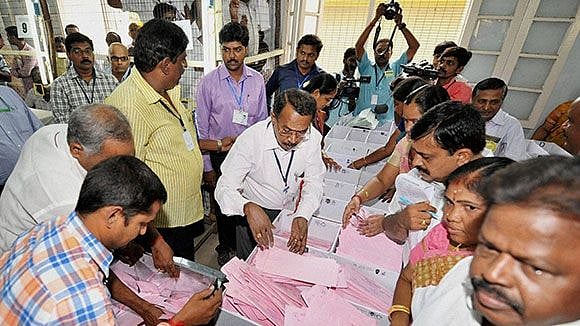 🔴 #LIVE | நகர்ப்புற உள்ளாட்சி தேர்தல் 2022 - நண்பகல் 12 மணி நிலவரம் : தி.மு.க அமோக வெற்றி !