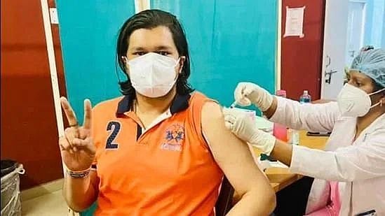 முன்கள பணியாளர் என ஏமாற்றி 25 வயது மகனுக்கு தடுப்பூசி போட வைத்த பா.ஜ.க MLAவின் பித்தலாட்டம்!