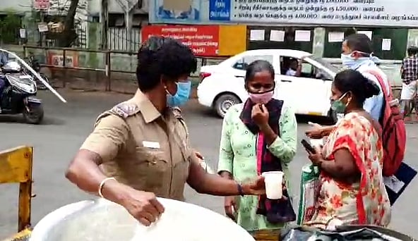 அரசு மருத்துவமனைகளில் நோயாளிகளுக்கு அரிசி கஞ்சி வழங்கும் பெண் காவல் ஆய்வாளர்.. குவியும் பாராட்டு!