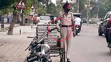 தள்ளுவண்டியிலிருந்த முட்டையை ஆட்டையபோட்ட போலிஸ் சஸ்பெண்ட்: சண்டிகரில் விநோத சம்பவம்!