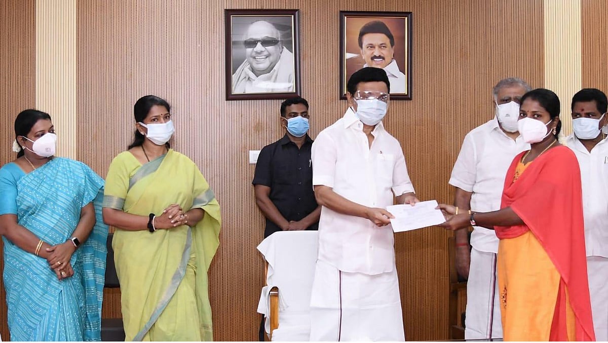 துப்பாக்கிச் சூட்டில் இறந்தவர்களின் வாரிசுகளுக்கு அரசு வேலை: பணி நியமன ஆணையை வழங்கினார் தமிழக முதல்வர்!