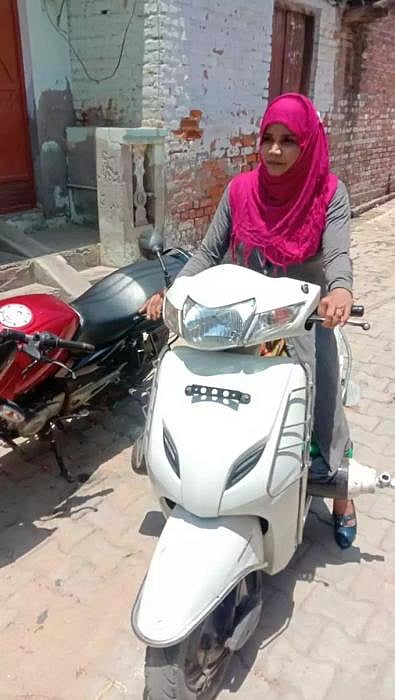 ஆக்சிஜன் இன்றி தவிப்போருக்கு இலவசமாக வழங்கும் 'சிலிண்டர் மகள்'... உ.பி மக்களின் அன்பைப் பெற்ற இளம்பெண்!