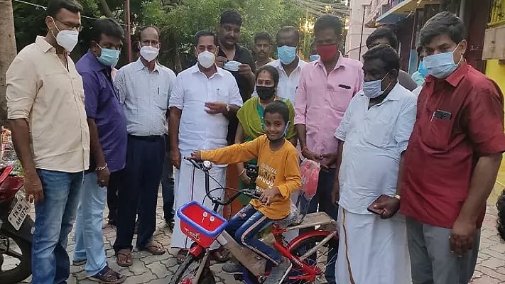 கொரோனா நிதி அனுப்பிய சிறுவனுக்கு இன்ப அதிர்ச்சியளித்த முதல்வர் மு.க.ஸ்டாலின் - மதுரையில் நெகிழ்ச்சி!