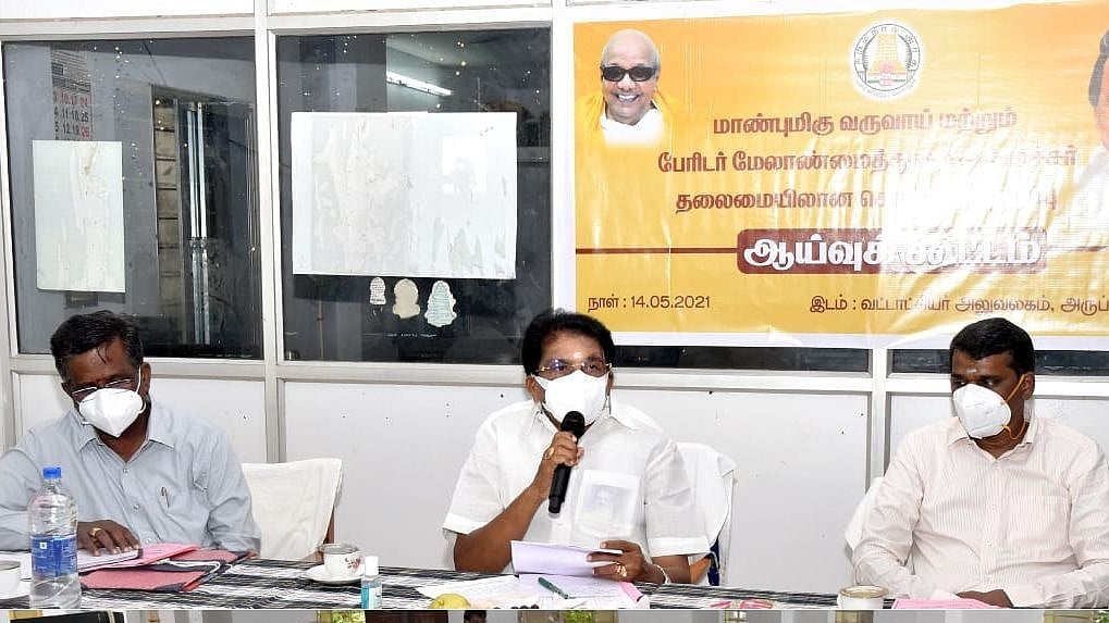 “கொரோனா தடுப்பு பணியில் என்ன தேவையென்றாலும் உடனடியாக தீர்க்கப்படும்” : வருவாய்த்துறை அமைச்சர் உறுதி!