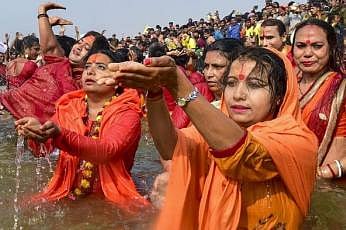 ஒரே பெண்ணால் 33 பேருக்கு கொரோனா... கும்பமேளாவில் பங்கேற்றதால் வந்த வினை... அச்சத்தில் பெங்களூரு மக்கள்!