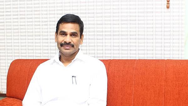 “என்னுடைய நூல்களை அரசு செலவிலோ, சொந்த செலவிலோ பரிசாக விநியோகிக்க வேண்டாம்” : வெ.இறையன்பு IAS வேண்டுகோள்!