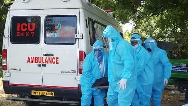 “கைவிட்ட உறவினர்கள்.. களமிறங்கிய தி.மு.க ஊராட்சி தலைவர்” - கொரோனா நோயாளியின் சடலம் பாதுகாப்பாக அடக்கம்!