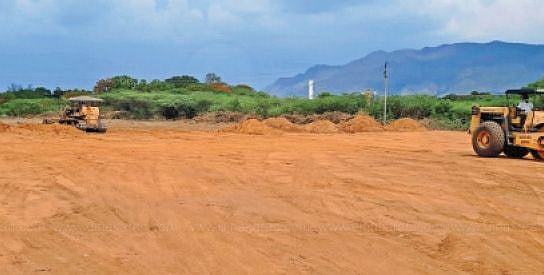 வெறும் 10 நாட்களில் ஆக்ஸிஜன் வசதியுடன் தற்காலிக மருத்துவமனை அமைக்கும் பணி தீவிரம்.. குவியும் பாராட்டு!