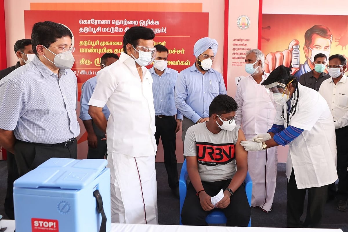 100 படுக்கைகள் கொண்ட கோவிட் சிகிச்சை மையம், தடுப்பூசி முகாம்... தொடங்கி வைத்தார் முதல்வர் மு.க.ஸ்டாலின்!