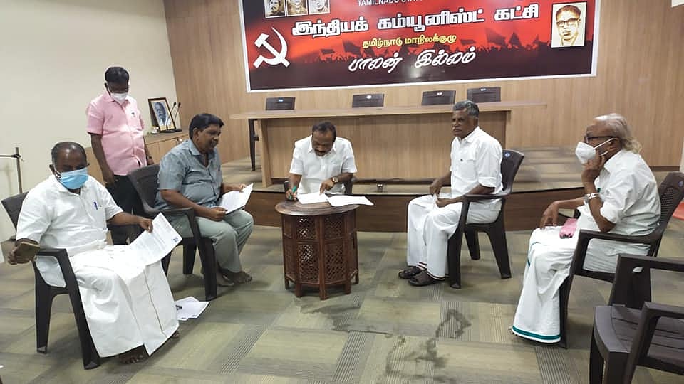 “நீங்கள் எதற்கு; நானே வருகிறேன்” : தொழிலாளர் கோரிக்கையை சங்க அலுவலகத்திற்கே வந்து பெற்றுக்கொண்ட அமைச்சர்!