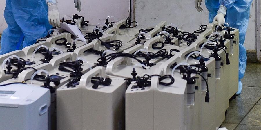 சென்னை திமுக Mla, MPக்கள் சார்பில் 100 O2 செறிவூட்டிகள் வழங்கல்: தட்டுப்பாடில்லா மாநிலமாகும் தமிழ்நாடு!