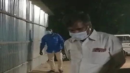 “மாட்டிறைச்சி விற்கக்கூடாது” என மிரட்டிய வட்டாட்சியர் பணியிட மாற்றம் : துறை ரீதியான விசாரணைக்கு உத்தரவு!