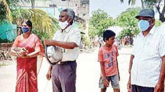 கல்வித் தொலைக்காட்சியை பார்க்ககோரி தண்டோரா போட்டு விழிப்புணர்வு செய்த தலைமையாசிரியர்.. குவியும் பாராட்டு!