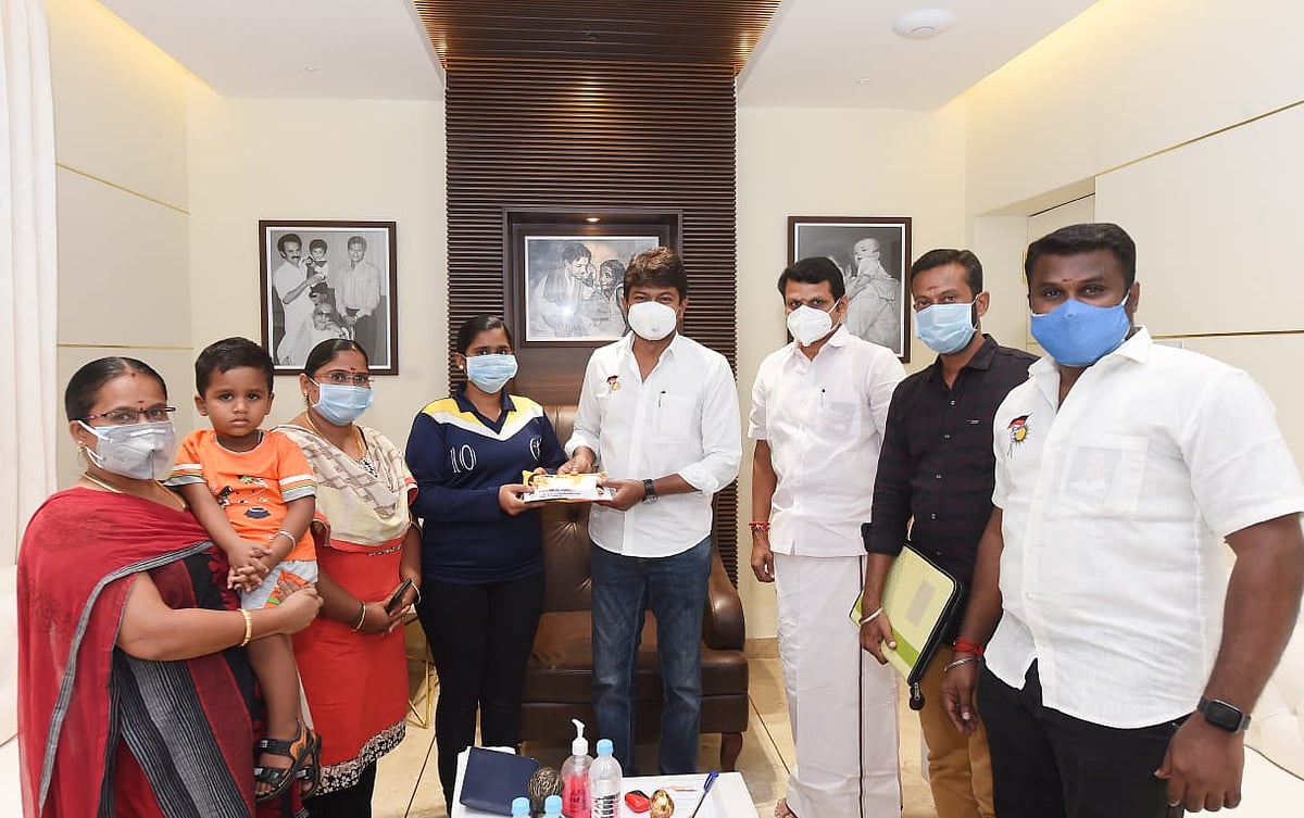 சர்வதேச போட்டிக்கு தேர்வாகியும் விளையாட முடியாமல் தவிப்பு: Fistball வீராங்கனைக்கு உதவிய உதயநிதி ஸ்டாலின்