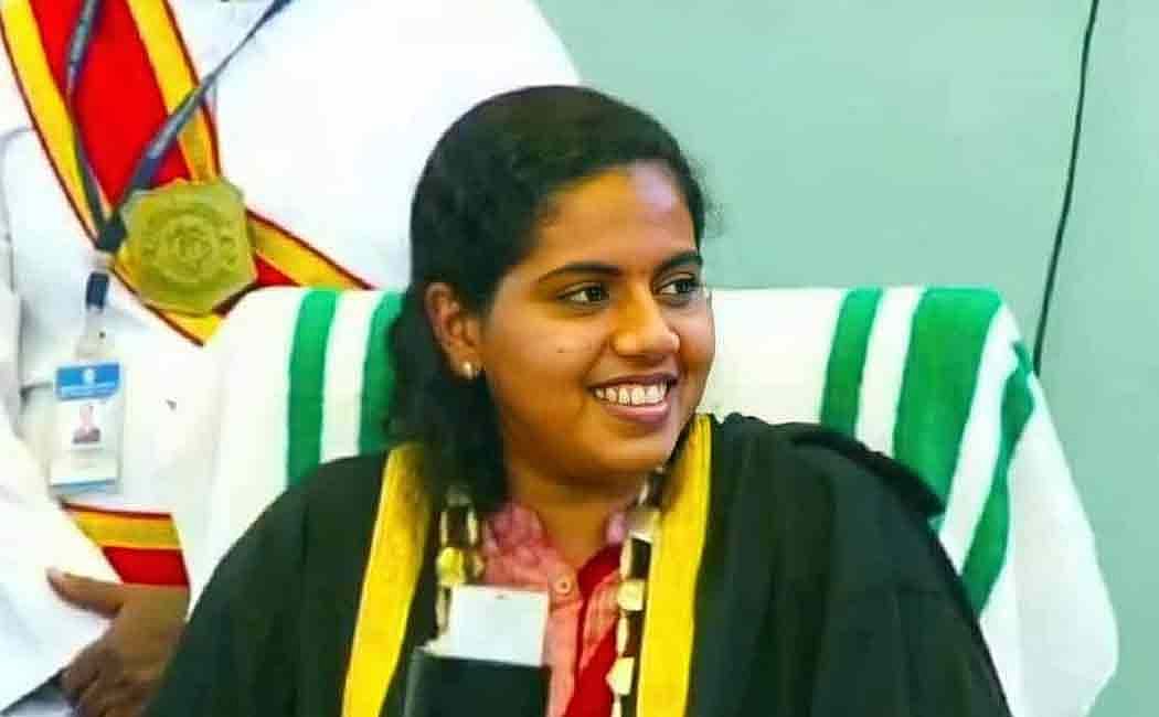 LKG குழந்தையா?.. பா.ஜ.க கவுன்சிலரை லெப்ட் அண்ட் ரைட் வாங்கிய மேயர் ஆர்யா ராஜேந்திரன் - குவியும் பாராட்டு!