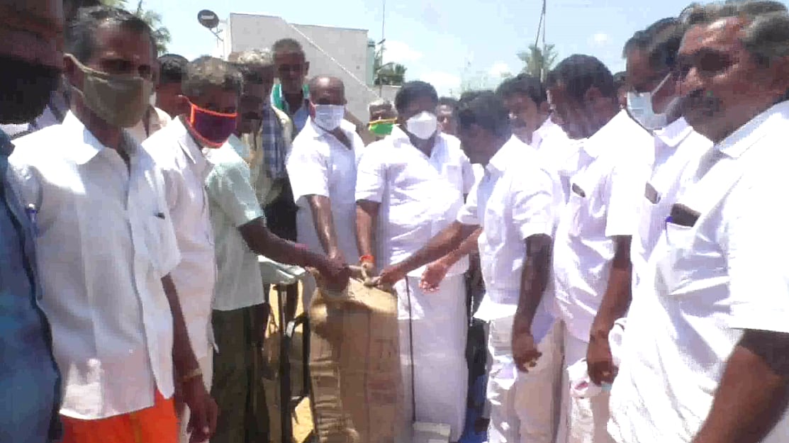 விவசாயிகளின் கோரிக்கையை ஏற்று நெல் கொள்முதல் நிலையம் தொடக்கம் - வாக்குறுதியை நிறைவேற்றிய தி.மு.க MLA !