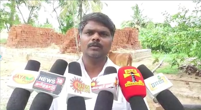 “PM இலவச வீடு திட்டத்தில் வீடு வழங்க ரூ.25,000 லஞ்சம் கேட்ட அதிமுக ஊராட்சிமன்ற தலைவர்”: பயனாளிகள் புகார்!