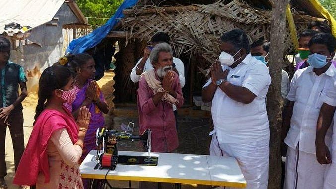 “தையல் மெஷின் வழங்கி படிப்பு செலவையும் ஏற்றுக் கொண்ட  அமைச்சர் சிவசங்கர்” : பழங்குடியின மாணவி நெகிழ்ச்சி!