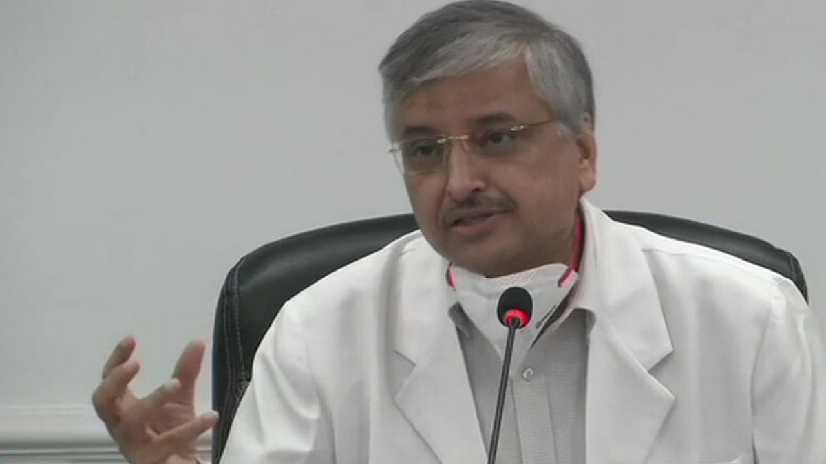 "முதல் டோஸ் ஒன்றும், 2வது டோஸ் வேறு தடுப்பூசியும் போட்டால் என்னவாகும்?" : எய்ம்ஸ் தலைவர் கூறுவது என்ன?