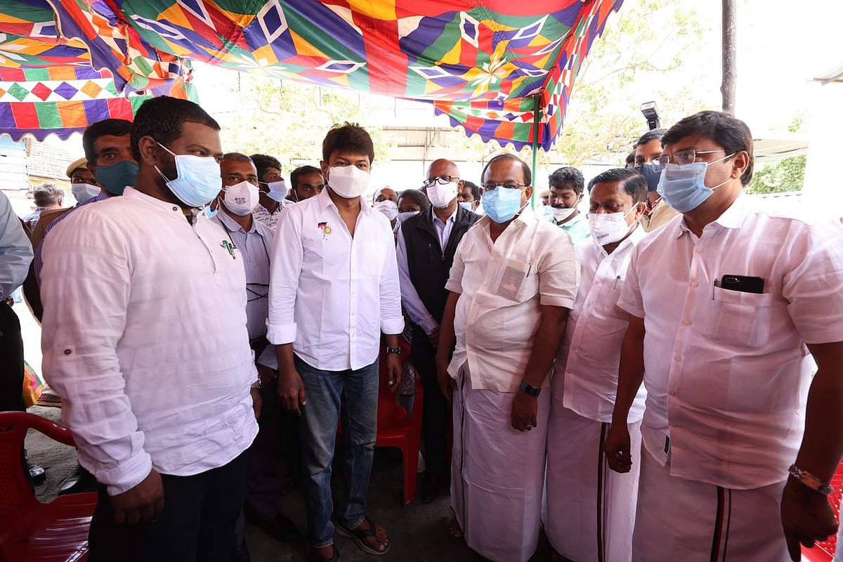 வால்பாறையில் ஆக்சிஜன் செறிவூட்டிகள் திறந்து வைத்து உதயநிதி ஸ்டாலின் கொரோனா தடுப்பு பணி ஆய்வு! - Album
