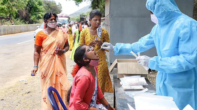 20 ஆயிரத்திற்கு கீழே குறைந்த கொரோனா தொற்று... தொடர்ந்து அதிகரித்து வரும் டிஸ்சார்ஜ் எண்ணிக்கை!
